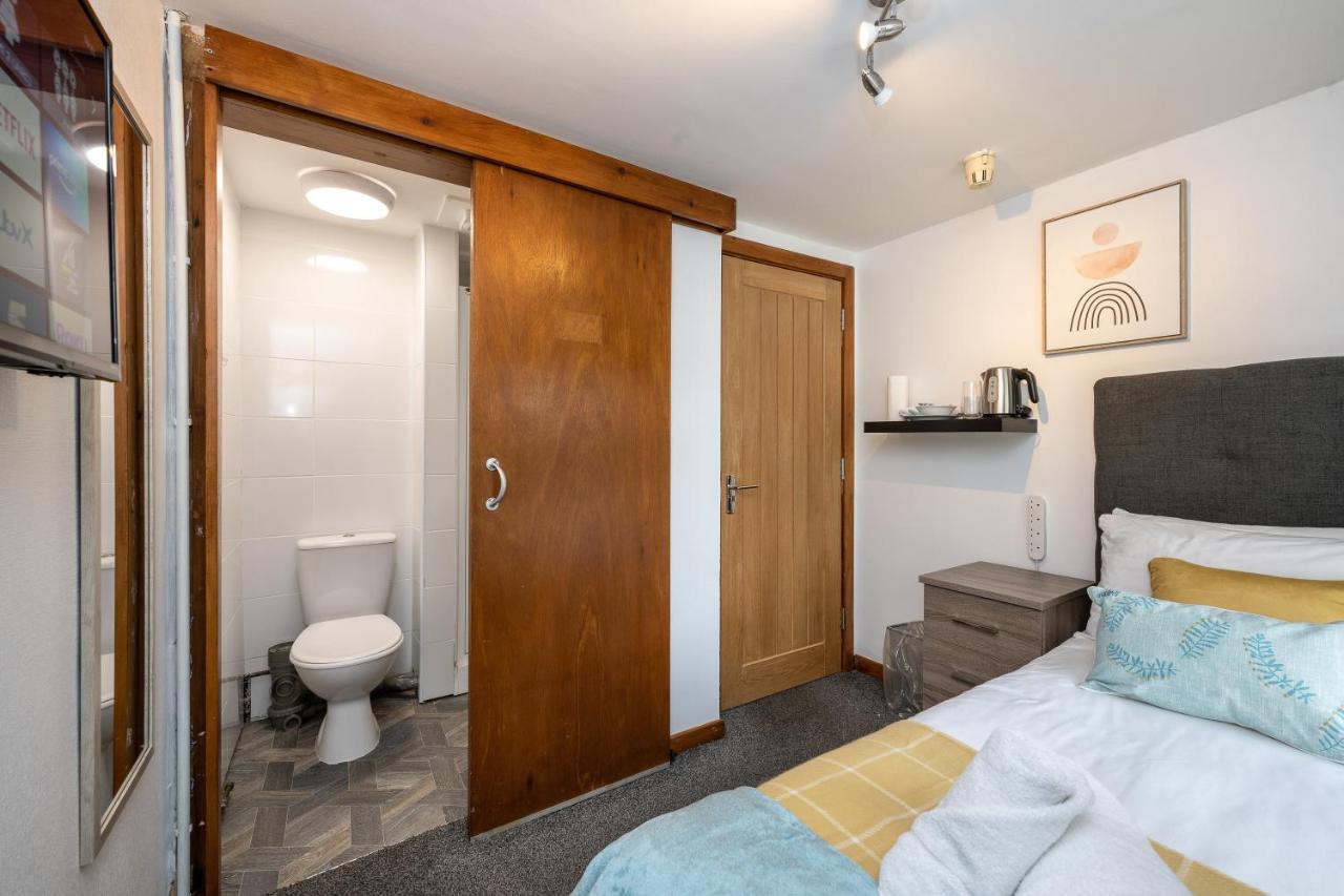 The New Lodge Pontardawe Zewnętrze zdjęcie