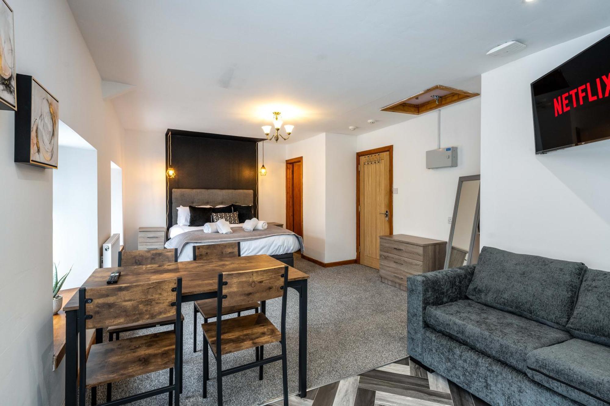 The New Lodge Pontardawe Zewnętrze zdjęcie